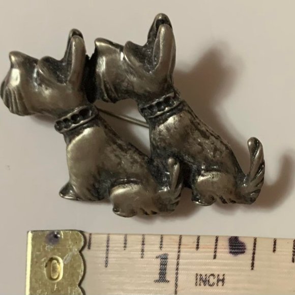 Two Dogs Sitting Down Brooch, Unbranded - Picture 2 of 2